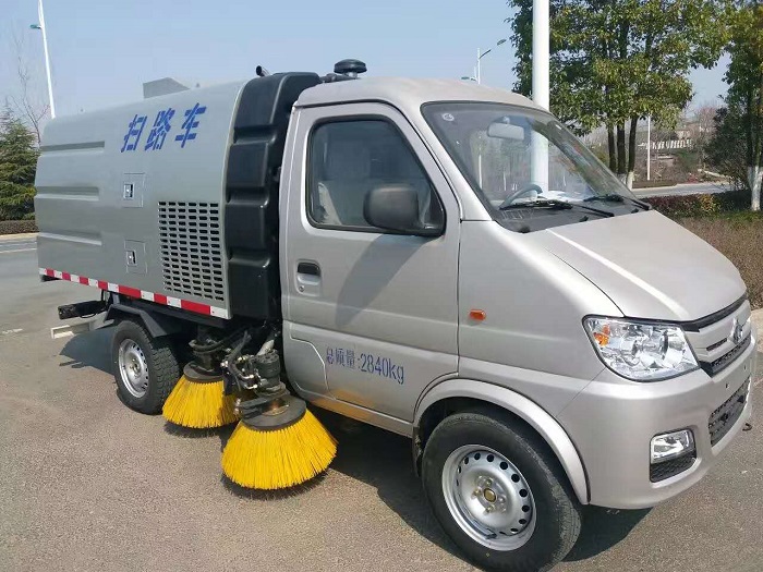 長(zhǎng)安小型道路洗掃車(chē)掃路車(chē)
