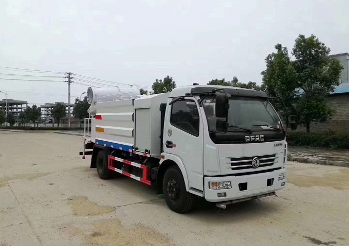 東風大多利卡D7多功能抑塵車