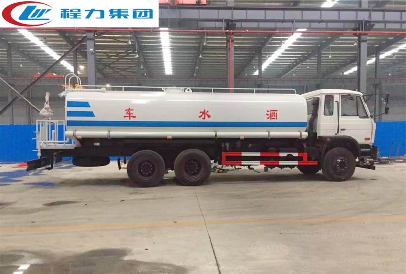 東風153后八輪灑水車（18-22方）