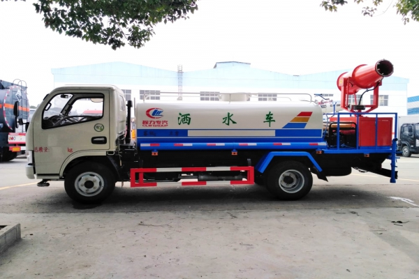 東風小多利卡綠化噴灑車(4.5立方、30米霧炮機)圖片