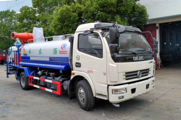 東風(fēng)大多利卡霧炮車(8噸、30-40米噴霧機(jī))