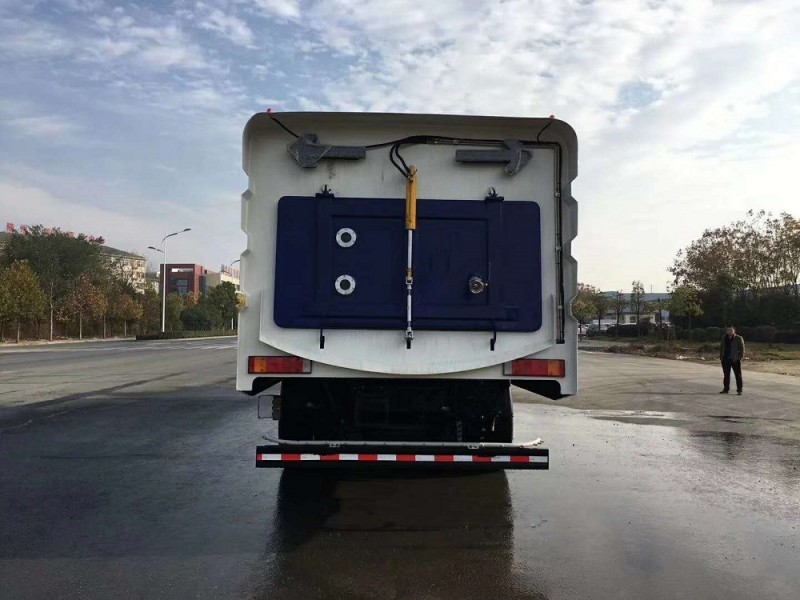 東風(fēng)天龍后雙橋22方洗掃車