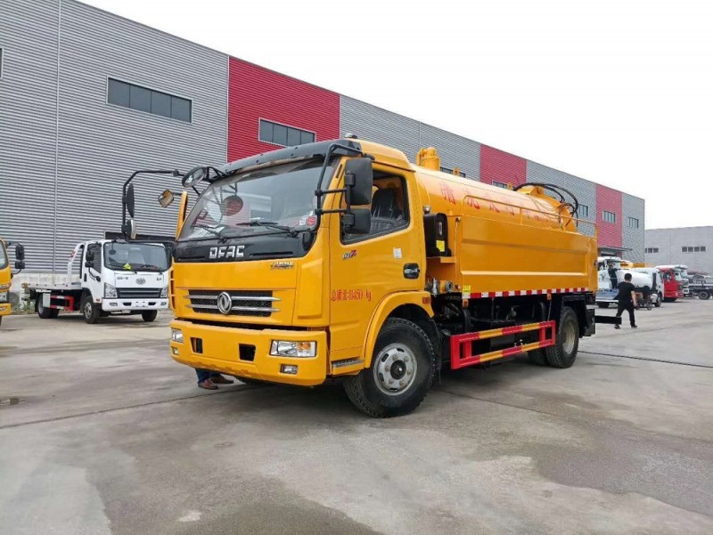 東風(fēng)多利卡清洗吸污車