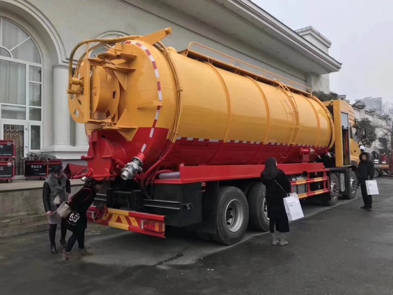 東風天龍前四后八36方大噸位重型清洗吸污車
