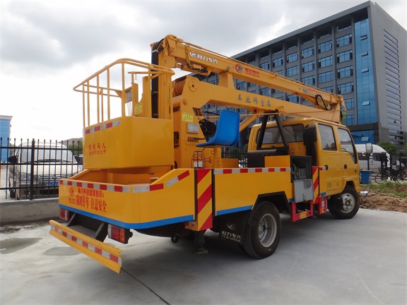 五十鈴雙排座16米高空作業(yè)車圖片