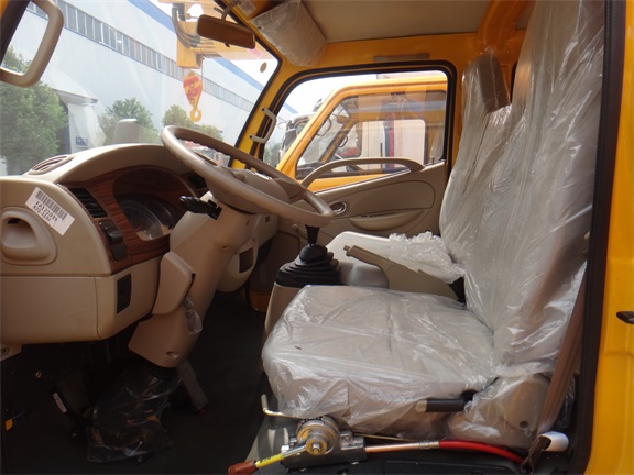 東風(fēng)雙排座8-10米平臺升降高空作業(yè)車圖片