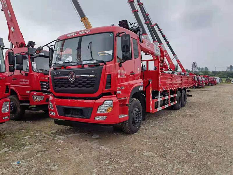 東風天龍后八輪隨車吊